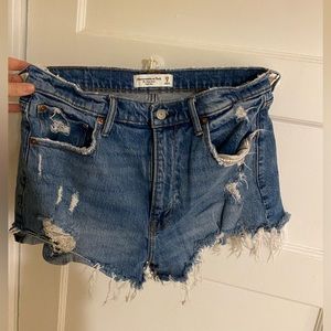 Abercrombie high rise mom short
